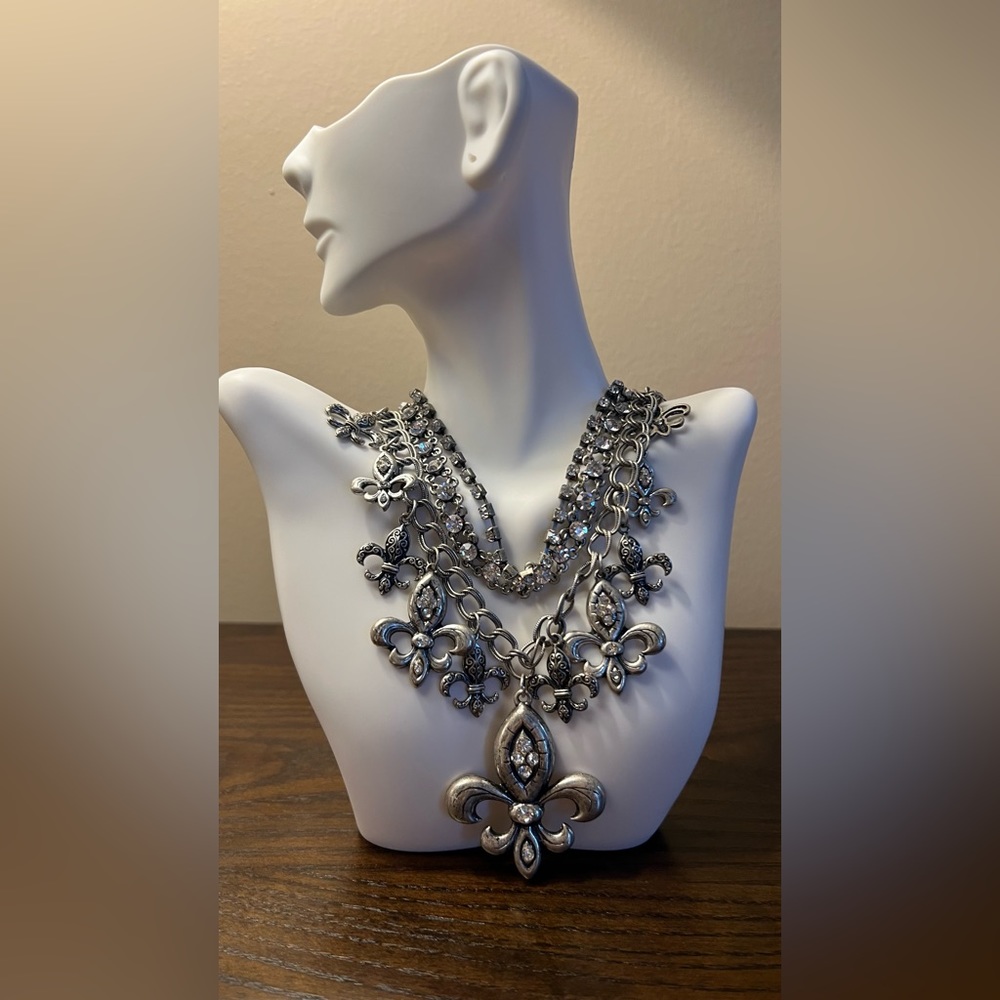 Adjustable statement necklace